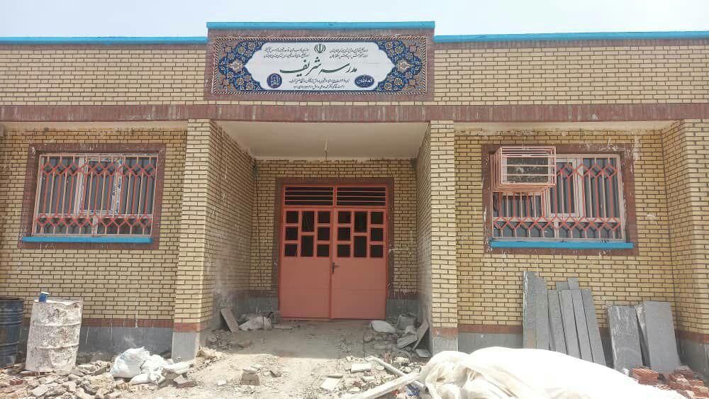 رئیس دانشگاه صنعتی شریف از ساخت مدرسه در مناطق محروم و اهدای ۱۶ بورس تحصیلی خبر داد