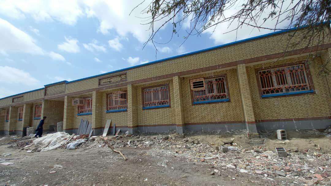 رئیس دانشگاه صنعتی شریف از ساخت مدرسه در مناطق محروم و اهدای ۱۶ بورس تحصیلی خبر داد