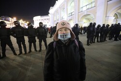 در جریان تجمعات و تظاهرات های ضد جنگ در روسیه تاکنون ۱۷۰۰ نفر دستگیر شده اند
