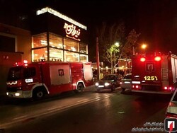 «اعزام شش ایستگاه آتش نشانی به محل آتش سوزی شب گذشته در پاساژ تیراژه تهران»