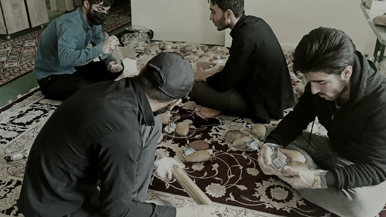 توزیع ۱۰۰ بسته افطاری در بین نیازمندان از سوی جامعه اسلامی دانشجویان دانشگاه فرهنگیان آذربایجان شرقی