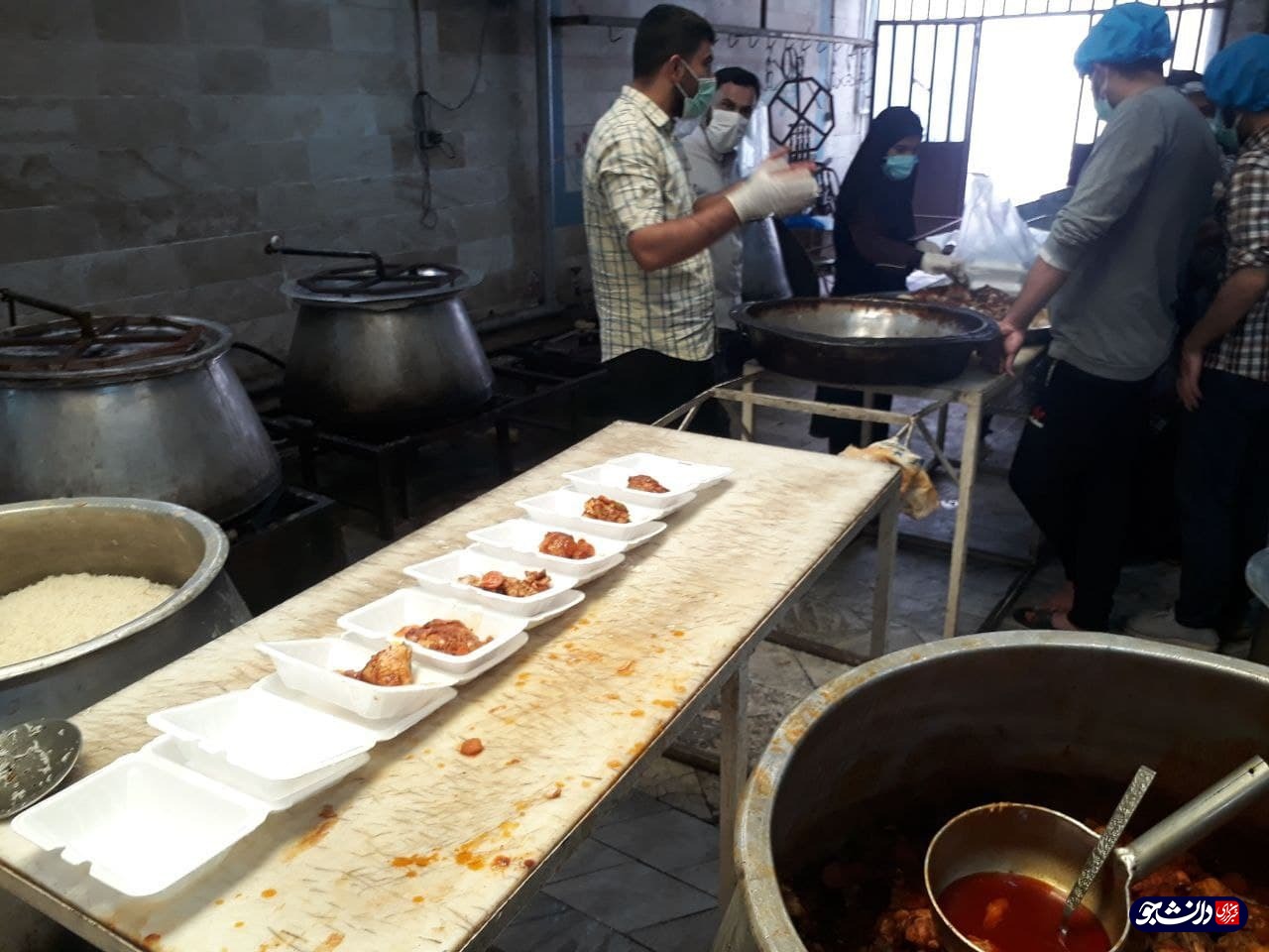 توزیع ۱۵۰۰ وعده غذای گرم بین نیازمند البرزی / جهادگران البرزی کمک مومنانه را تا پایان ماه رمضان ادامه می‌دهند