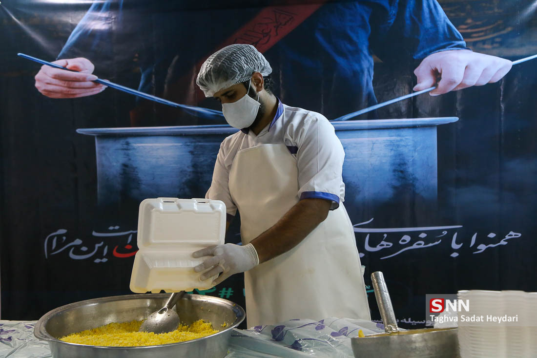توزیع ده هزار غذای گرم در حاشیه شهر شیراز به همت بسیج دانشجویی دانشگاه پیام نور