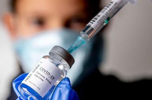 //دانشجویان کارورز دانشکده پرستاری و مامایی دانشگاه علوم پزشکی اهواز واکسیناسیون شدند