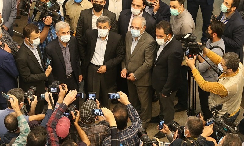 کار سخت شورای نگهبان و جنگ زود هنگام کاندیداها/ از برائت لاریجانی از برادرش تا احمدی نژادی که تلفنی سخنرانی کرد