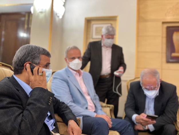 کار سخت شورای نگهبان و جنگ زود هنگام کاندیداها/ از برائت لاریجانی از برادرش تا احمدی نژادی که تلفنی سخنرانی کرد