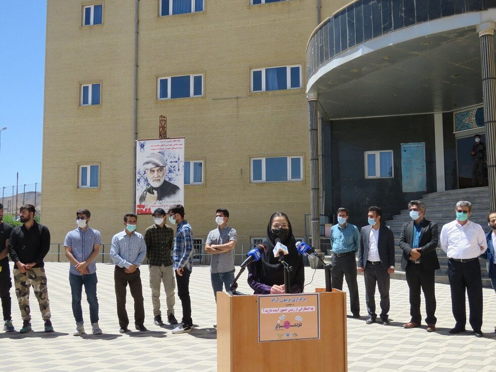 تریبون آزاد دانشجویى در دانشگاه آزاد سقز برگزار شد