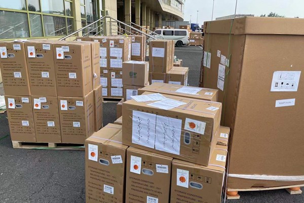 اهدای ۱۲۱ دستگاه اکسیژن ساز و ونتیلاتور از سوی سفارت ایران در پکن به مردم سیستان و بلوچستان