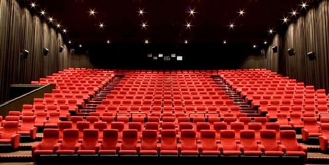 اکران آنلاین؛ رفاقت با سینما یا رقابت /  هر صندلی سینما چقدر شانس انتخاب شدن دارد؟‌
