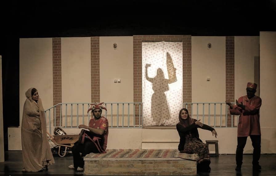 روایت زندگی «خانواده آقای هاشمی» در تماشاخانه سنگلج/ تمدید نمایش «پس از برخورد جسم سخت به سر»