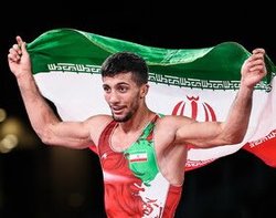 دور افتخار و خوشحالی محمدرضا گرایی پس از کسب مدال طلای المپیک