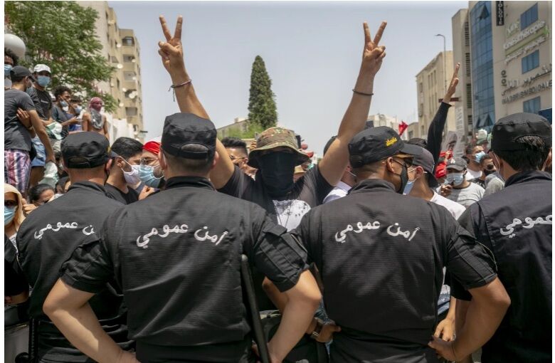 ناآرامی‌ها در تونس؛ تظاهرات مردمی یا شبه کودتای رئیس‌جمهور؟