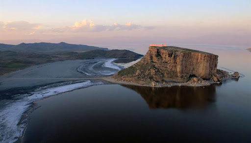 چشم انتظاری مردم آذربایجان غربی برای تحقق وعده دولت سیزدهم/ دریاچه نباید خاطره شود!