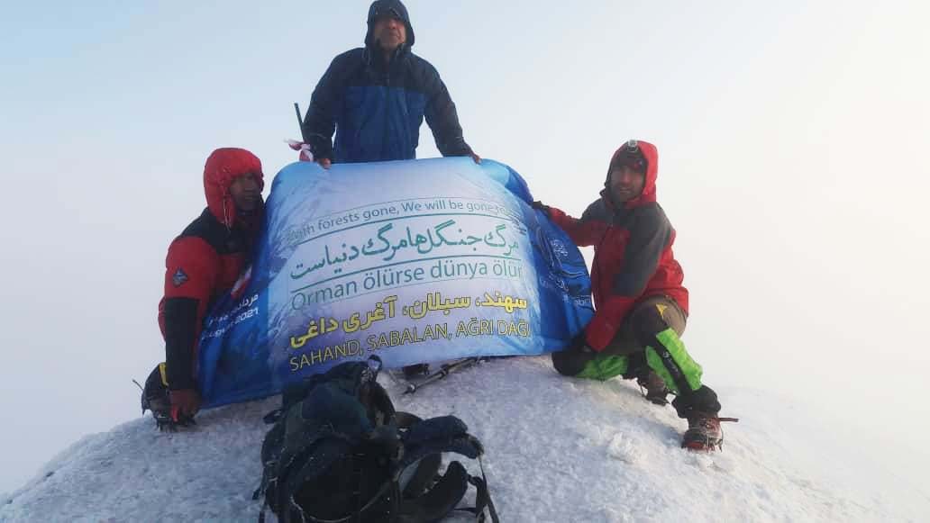 صعود سه نفر از دانشگاهیان دانشگاه تبریز به قله آرارات