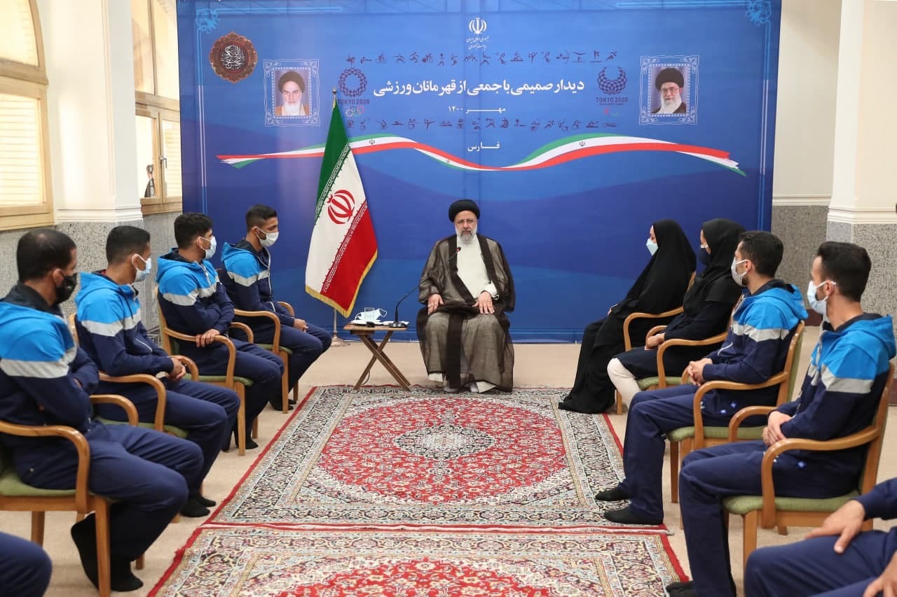 جمعی از قهرمانان ورزشی استان فارس با رئیس جمهور دیدار کردند