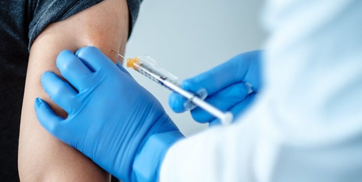 کارکان بهداشت و درمان چه واکسنی را در مرحله سوم دریافت می‌کنند؟