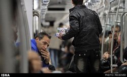 مدیرعامل شرکت بهره‌برداری مترو تهران: حضور دستفروشان در مترو ناهنجاری است اما مشکل مترو نیست زورمان به آن ها نمی‌رسد