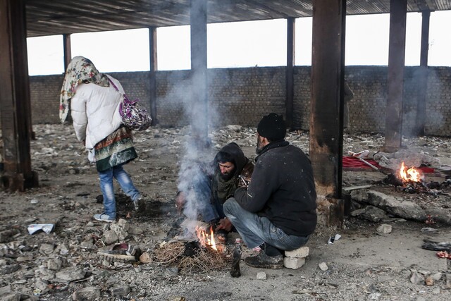 تیتر فردا///// روزگار سخت بی‌خانمان‌ها در حاشیه شهر مشهد / احداث اردوگاه حسن آباد در دولت جدید دنبال می‌شود؟