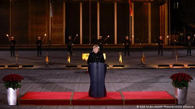 آنگلا مرکل در مراسم رسمی با مقام صدراعظمی آلمان خداحافظی کرد