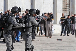 زخمی شدن ده‌ها فلسطینی در یورش صهیونیست‌ها به مسجد الاقصی