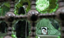 رهبر انقلاب در مرقد امام خمینی (ره) و گلزار شهدا حضور یافتند