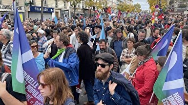 تظاهرات فرانسوی‌ها در اعتراض به عملکرد دولت