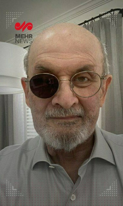 چشمِ راست «سلمان رشدی»، کور شد + عکس