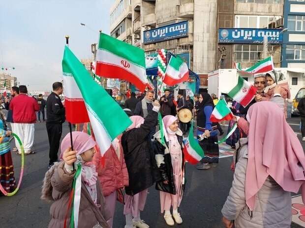 حضور دهه هشتادی‌ها و نودی‌ها در راهپیمایی ۲۲ بهمن+ عکس