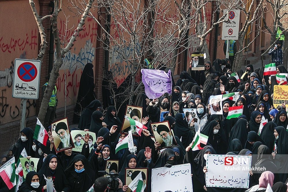 دانش آموزان تشکل‌های دانش آموزی شهر تهران در تجمع اعتراضی، انقلابی و خودجوش