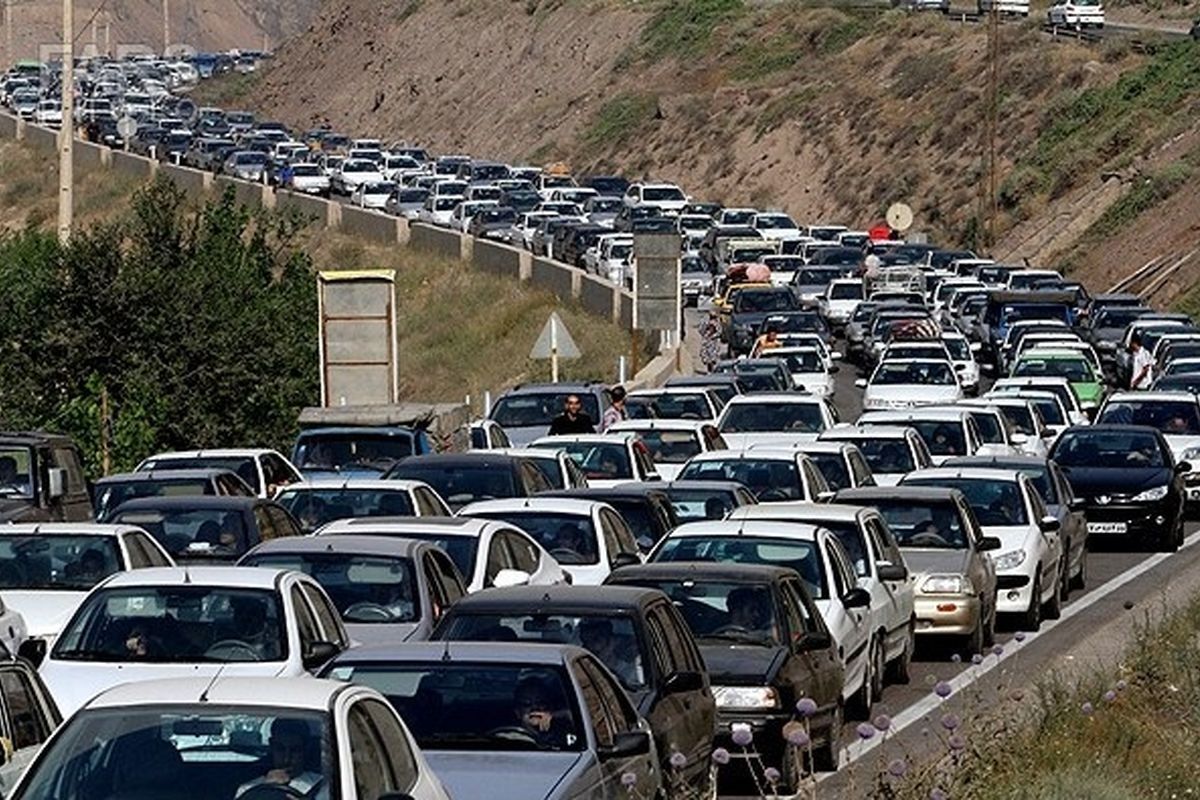 مسیر چالوس ترافیک است / تهران خلوت شده