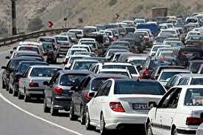 ترافیک سنگین در محورهای شمالی/ محدودیت تردد در جاده چالوس و آزادراه تهران-شمال