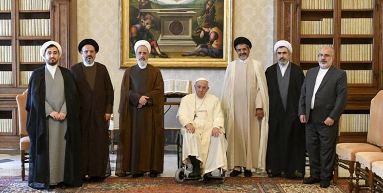 ابلاغ پیام رهبر معظم انقلاب اسلامی به پاپ فرانسیس