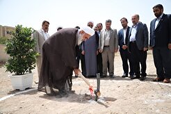 کلنگ احداث خوابگاه متاهلین دانشگاه امام خمینی (ره) به زمین زده شد