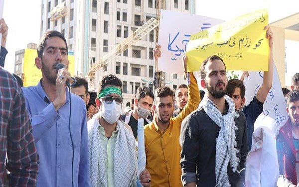 تجمع دانشجویان مقابل سفارت سوئد در محکومیت رای دادگاه حمید نوری