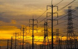 پیاده سازی ۱۰۰ اقدام وزارت نیرو باعث جلوگیری از قطعی برق شده