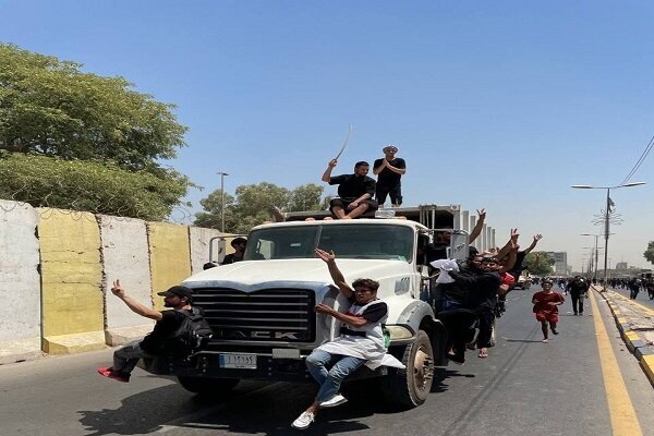 ورود طرفداران صدر به پارلمان عراق/ ۲۲ نفر زخمی شدند