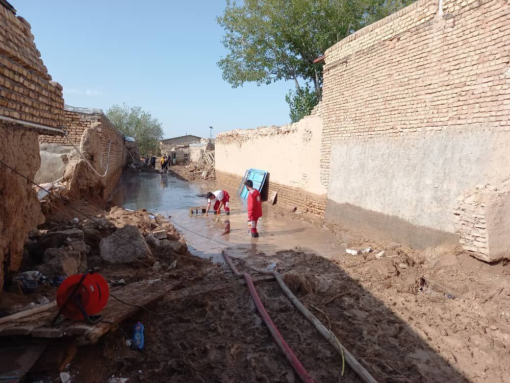 امدادرسانی به مناطق سیل زده سیستان و بلوچستان همچنان ادامه دارد
