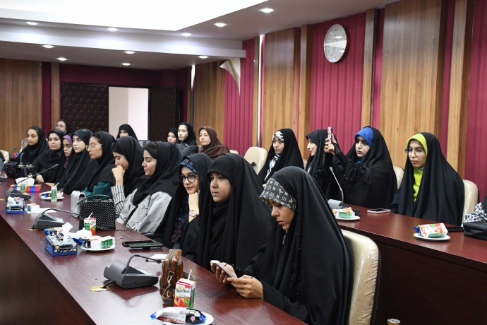 حمایت دانشگاه تبریز از فعالیت قانونی تشکل‌های دانشجویی/ سنگینی کفه ترازو در بحث حجاب و عفاف به سمت دختران است