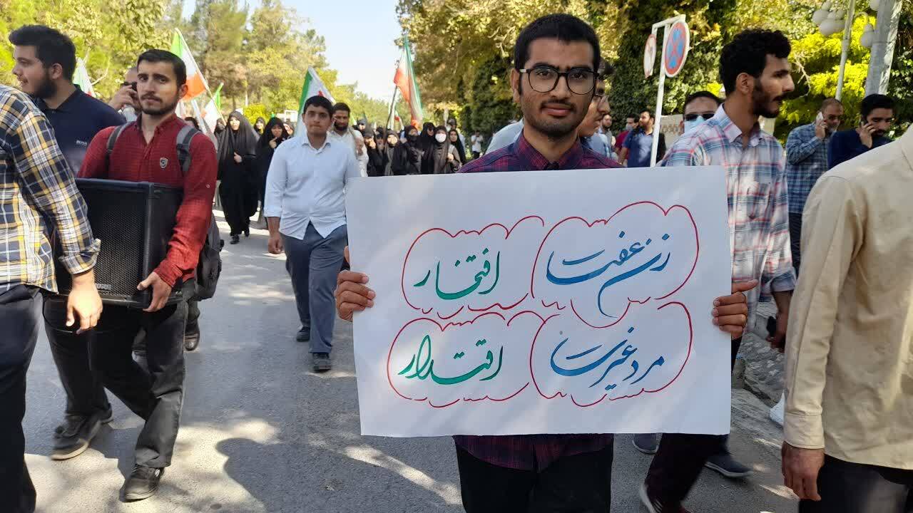 تجمع دانشجویان دانشگاه فردوسی مشهد با شعار «جمهوری اسلامی خط قرمز ماست» + فیلم
