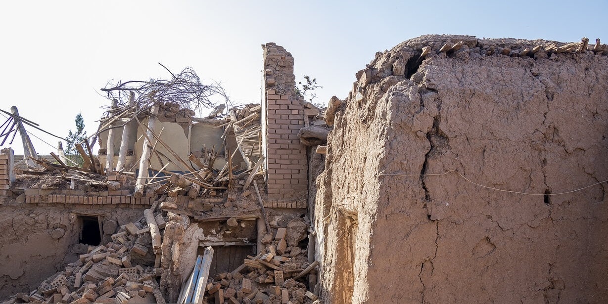 مصدومیت یک هزار و ۱۲۶ نفر در اثر زلزله خوی / بازسازی منازل زلزله‌زده تا قبل از شروع فصل سرما
