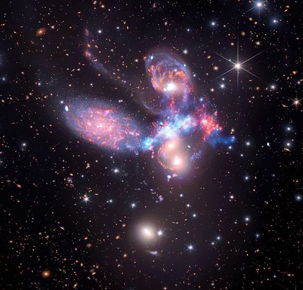 ترکیب رنگ جادویی در نور بنفش ارغوانی کهکشان‌ها