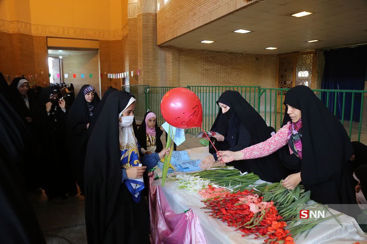 اجتماع بزرگ دختران فاطمی در قم با شعار «حجاب آرمان شهدای فاطمی»+ تصاویر