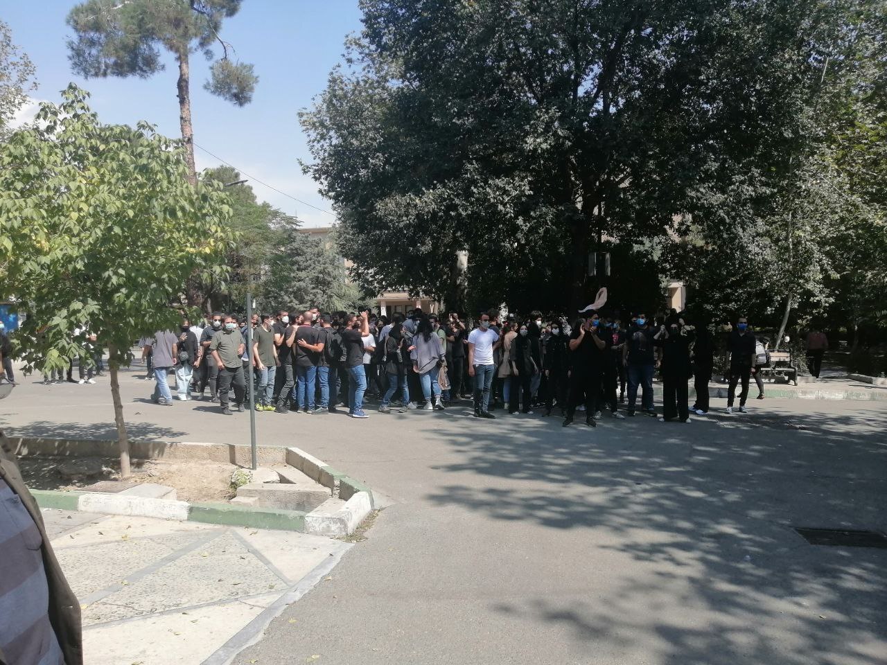 کمیته پیگیری وضعیت دانشجویان بازداشتی دانشگاه تهران تشکیل شد / آزادی تعدادی از دانشجویان