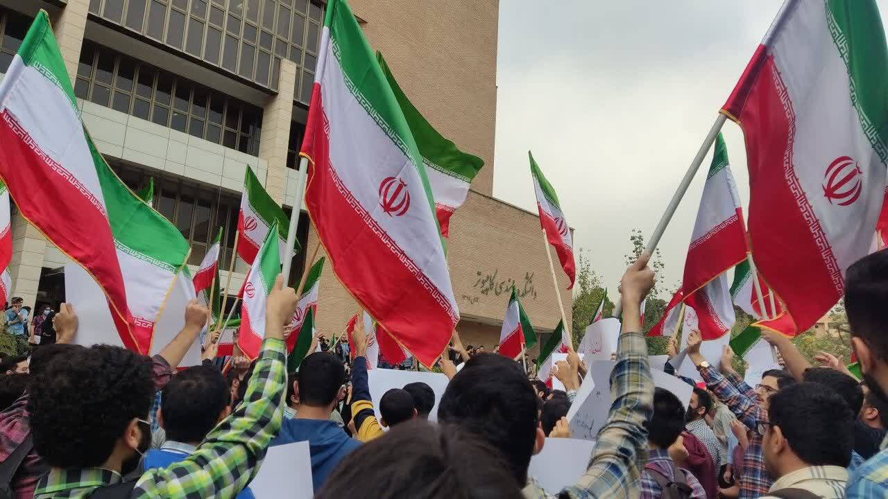 دانشجویان دانشگاه شریف در اعتراض به بی حرمتی و قانون شکنی تجمع کردند+ فیلم