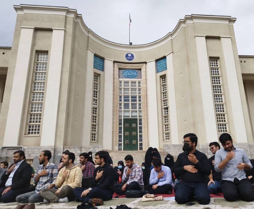 عزاداری دانشجویان دانشگاه علوم پزشکی تهران به مناسبت هفتمین روز شهادت شهدای حادثه تروریستی شیراز