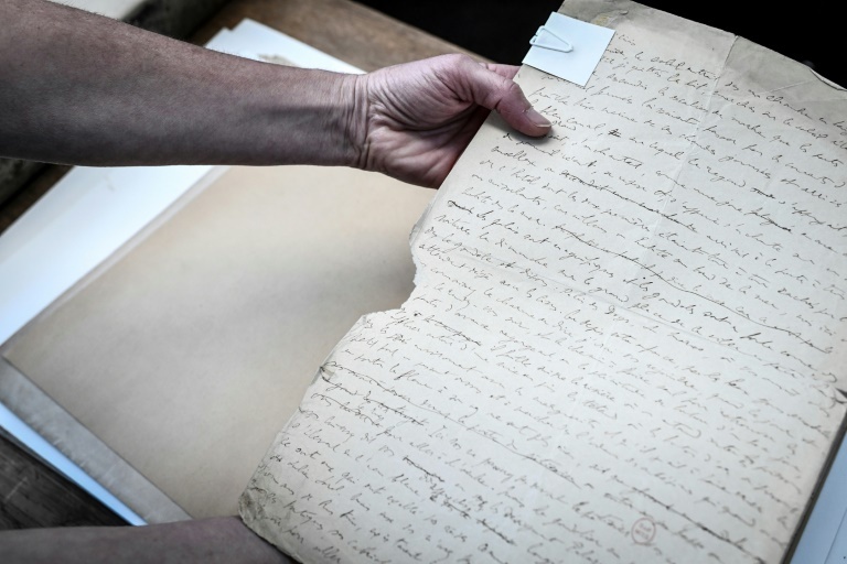 نمایش تصویر دست نوشته‌‎‌ای از «مارسل پروست» نویسنده مشهور فرانسوی بعد از ۱۰۰ سال