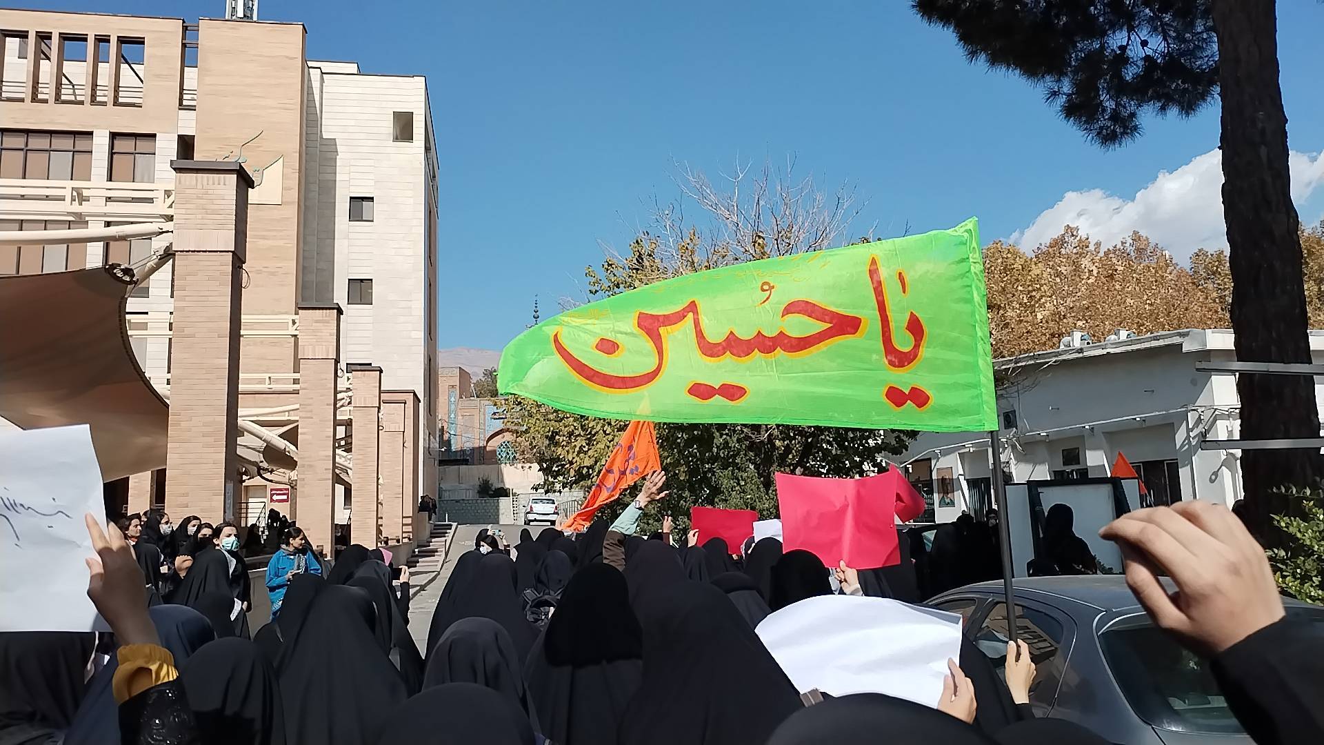 دانشجویان دانشگاه الزهراء (س) اهانت به امام حسین (ع) را محکوم کردند