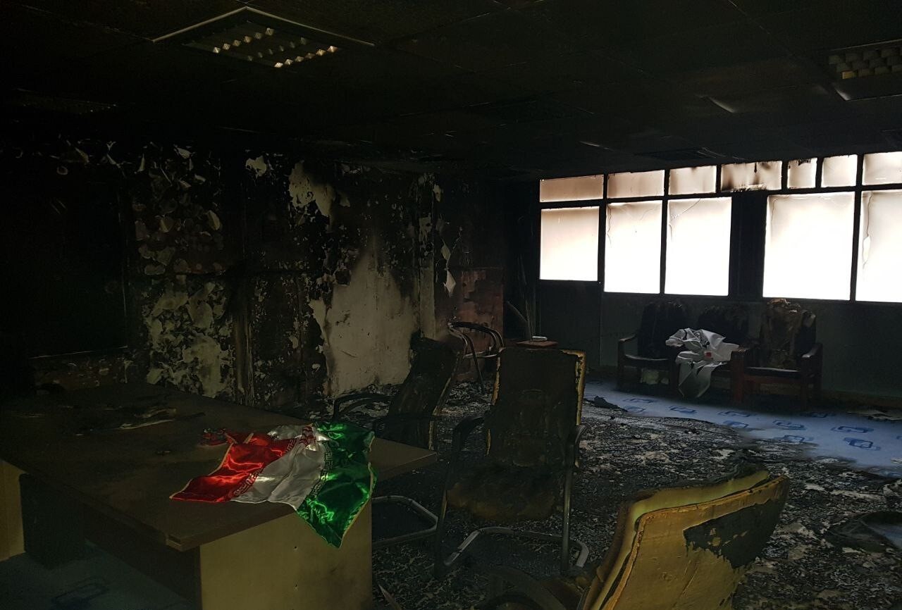 دفتر بسیج دانشجویی در دانشگاه شریف شب گذشته آتش سوخت