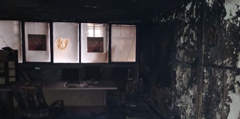توضیحات مسئولان بسیج دانشگاه شریف درباره آتش سوزی دفتر بسیج دانشجویی + فیلم