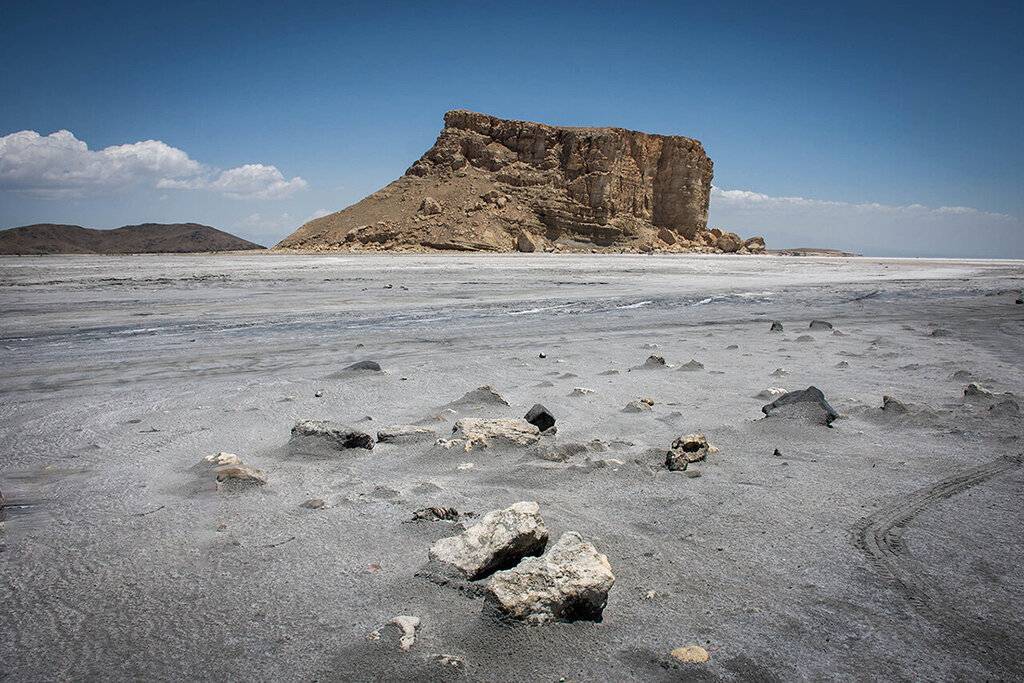 فریاد کم آبی از دریاچه ارومیه/دریاچه ارومیه در حال احتضار مانده است